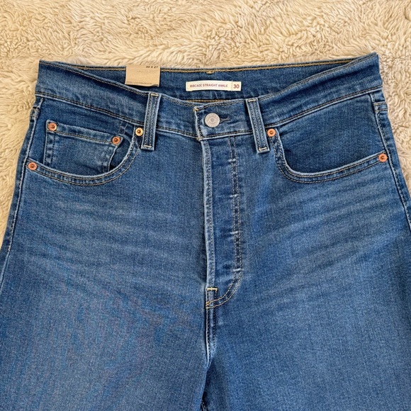 Levi's Ribcage Straight Ankle Jeans - Medium Wash - Picture 3 of 7